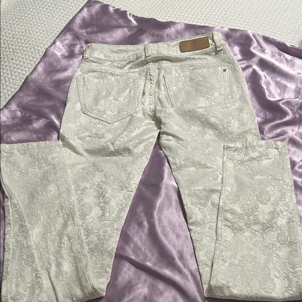 Elegant White Skinny Jeans